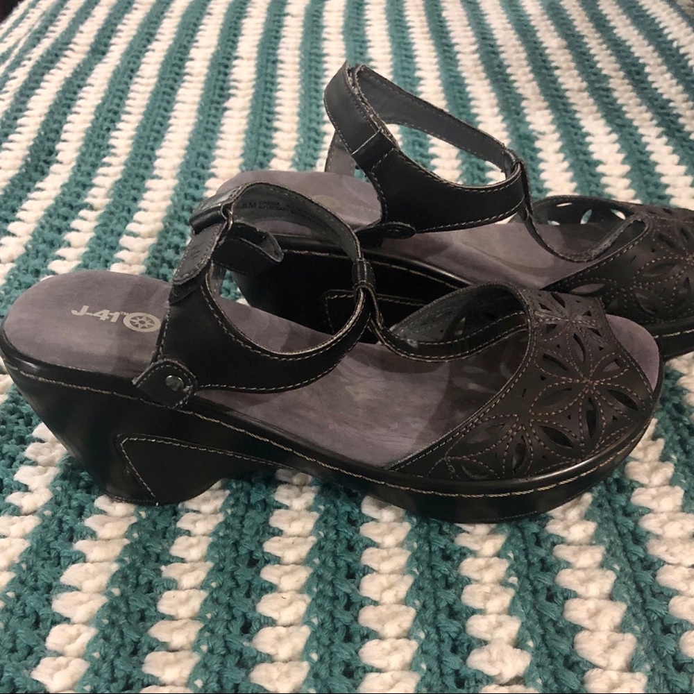 🆕 Woman’s short wedge heel sandal 🖤